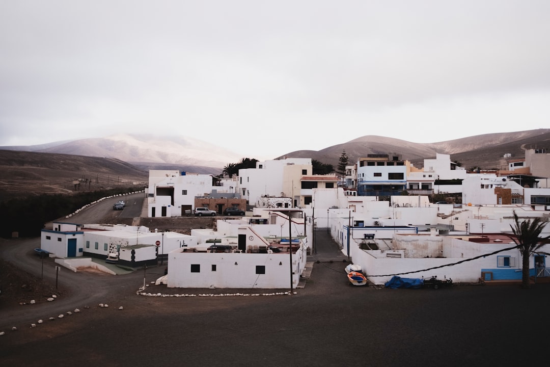 White buildings nestled together in a quiet, arid landscape.